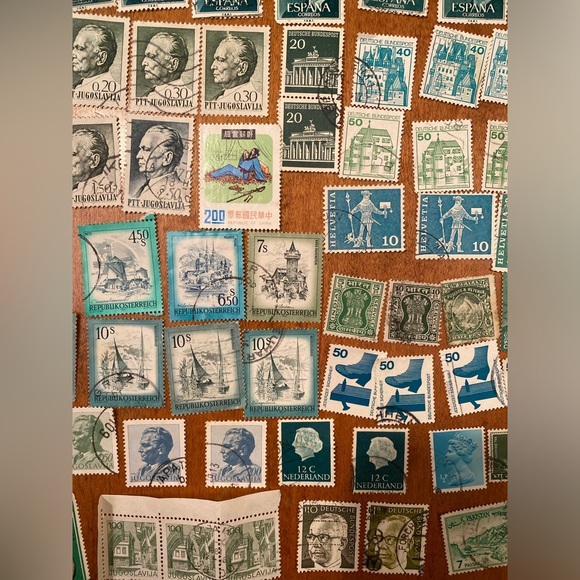 Vintage international Postal Stamps - over 100 postmarked. Green tones #1 - Picture 6 of 7